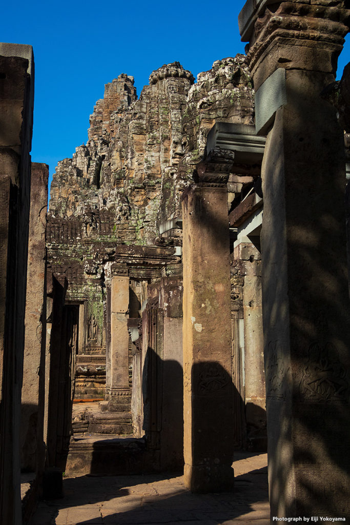 アンコールトム(Angkor Thom)、バイヨン(Bayon)。石柱。
