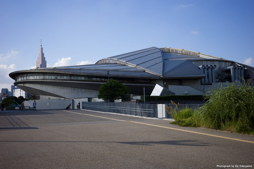 UFO?、東京体育館。RICOH GR IIIx, F5, 1/400, ISO100