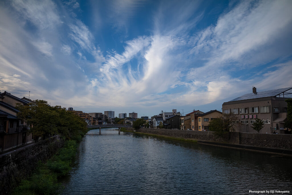 浅野川。雲がいい感じだったので。