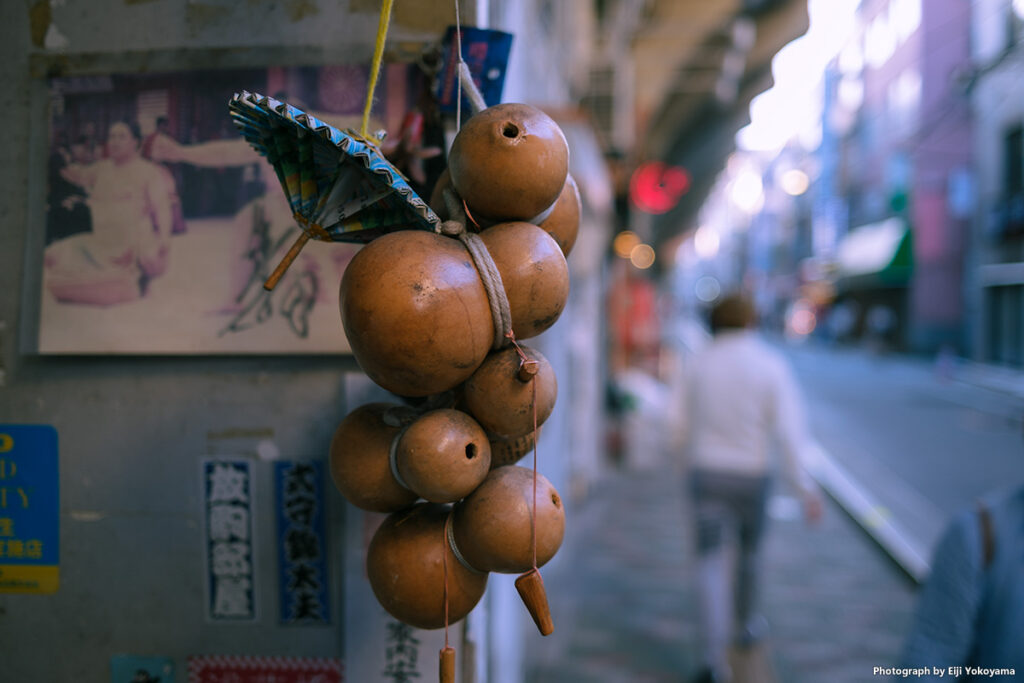 店先のひょうたん。珍しくて、ちょっと懐かしい。