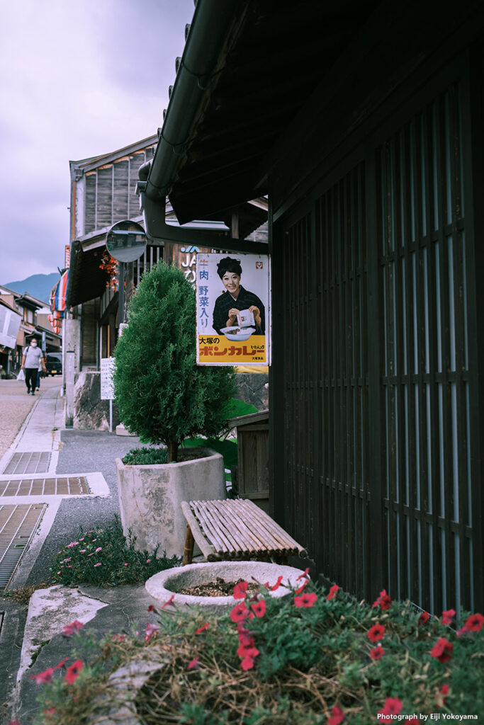 「大塚のボンカレー」、最近この手の看板がけっこう流通してるようで、この類の看板を見るとどうもあざとさを感じ興醒めです。赤い丸型ポストも同様です。とはいえ、ついつい写真を撮ってしまう愚かさ。性ですかね。