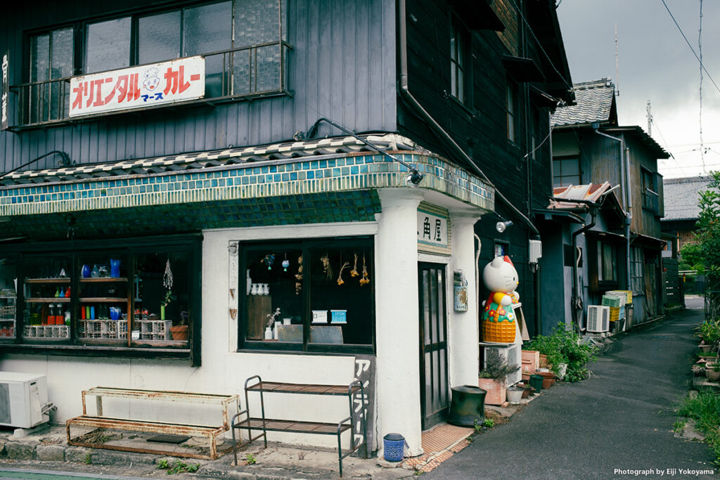 多治見本町オリベストリートのアンティークショップ。