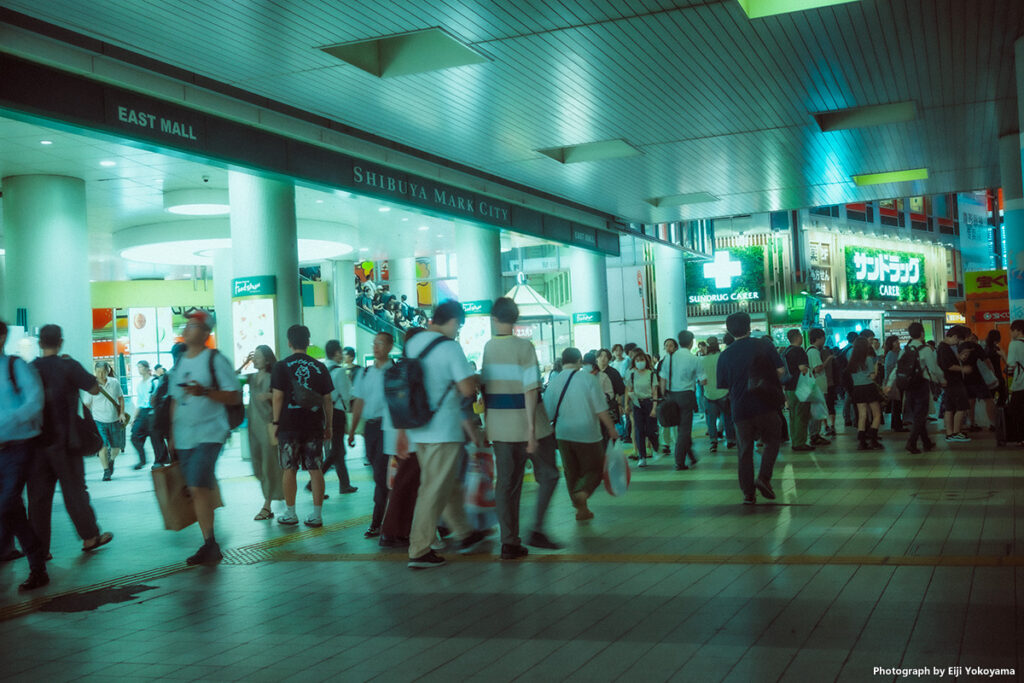 渋谷マークシティー、入口あたり。