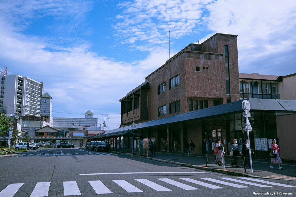 近江八幡駅。駅から観光エリアまではバスで10分ぐらいです。