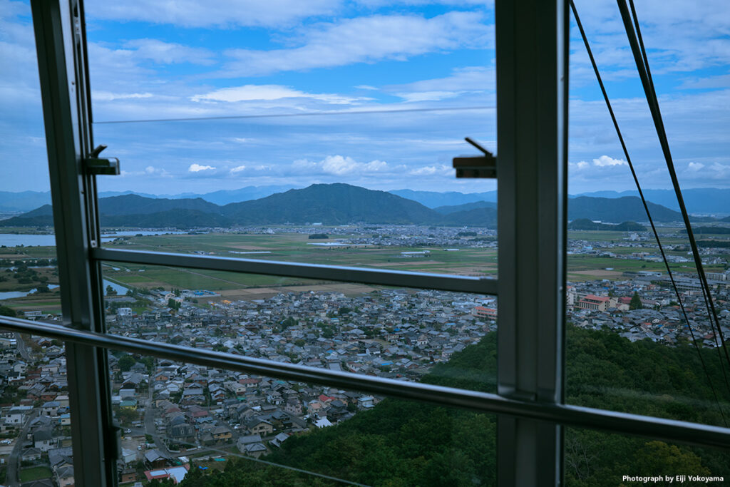 日牟禮八幡宮すぐ横から出ている、八幡山ロープウェイで山頂へ。