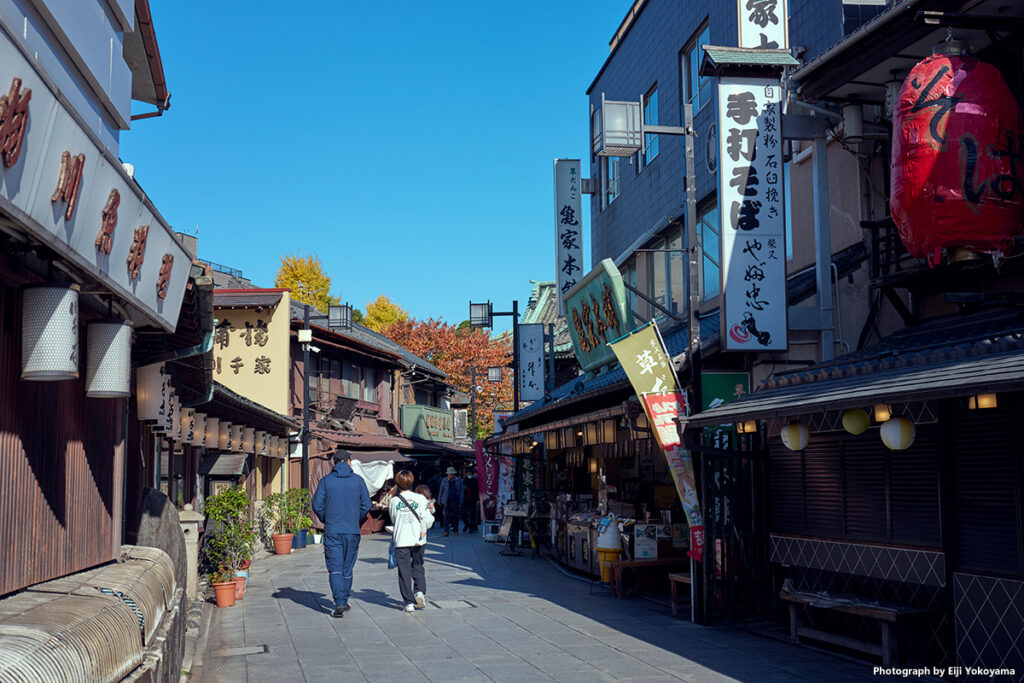 帝釈天参道商店街。人は少なくちょっと寂しい感じですが、オーバーツーリズムよりはずっといいです。