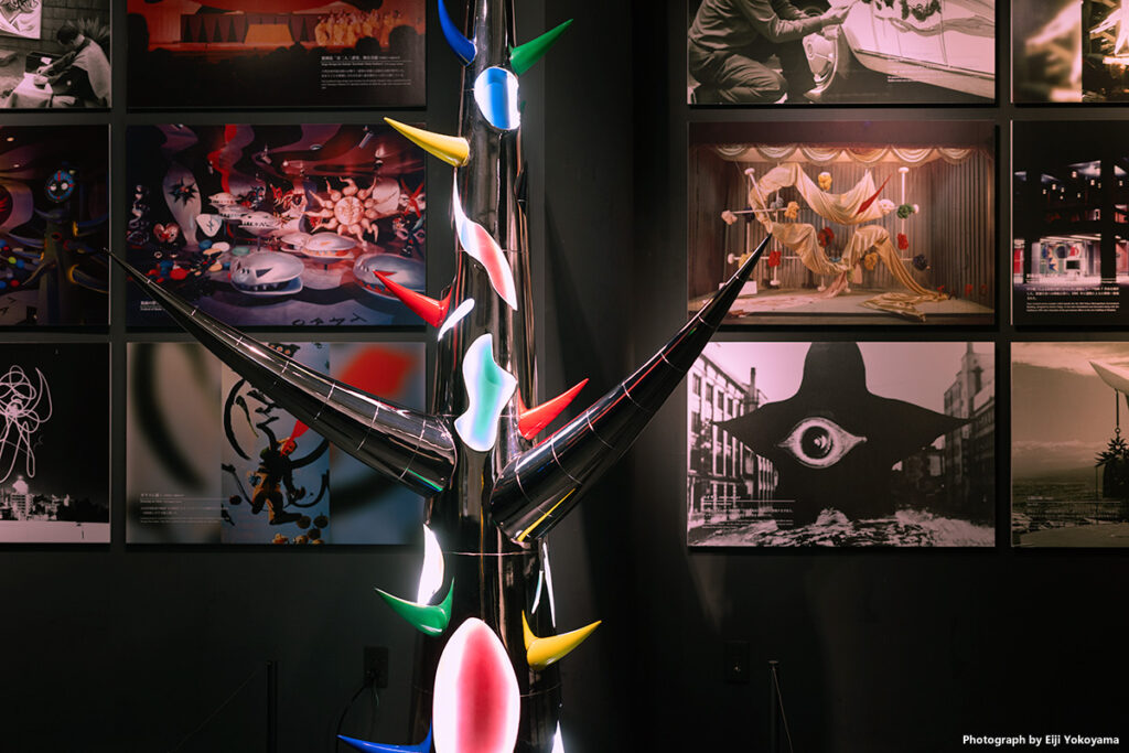 第1展示室。右下白黒写真のバイラ星人（映画「宇宙人東京に現わる」に登場するヒトデ型宇宙人）、岡本太郎氏のデザインとは知りませんでした。びっくりです。1956年の映画、さすがにリアルタイムでは観ていませんが、、、好きな映画です。