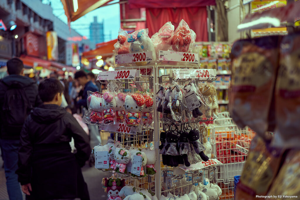 こちらにもキティーの土産物が。