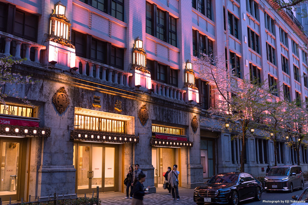 日本橋、三越前。