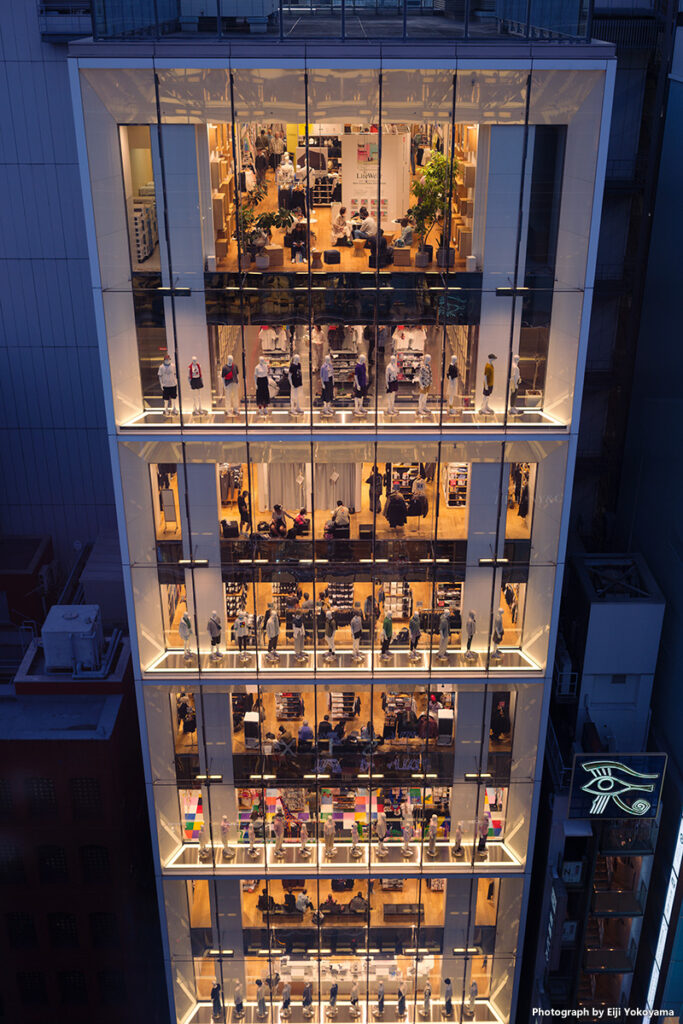 GINZA SIX、屋上庭園より。